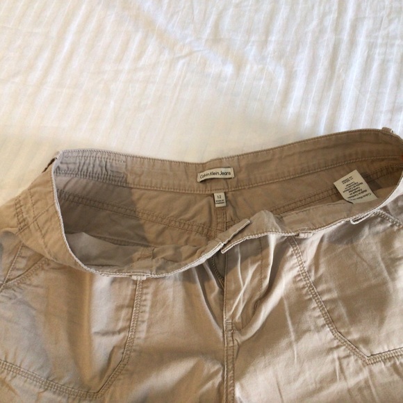 Calvin Klein Jeans, khaki shorts with pockets in front, size 12 EUC - Picture 3 of 5